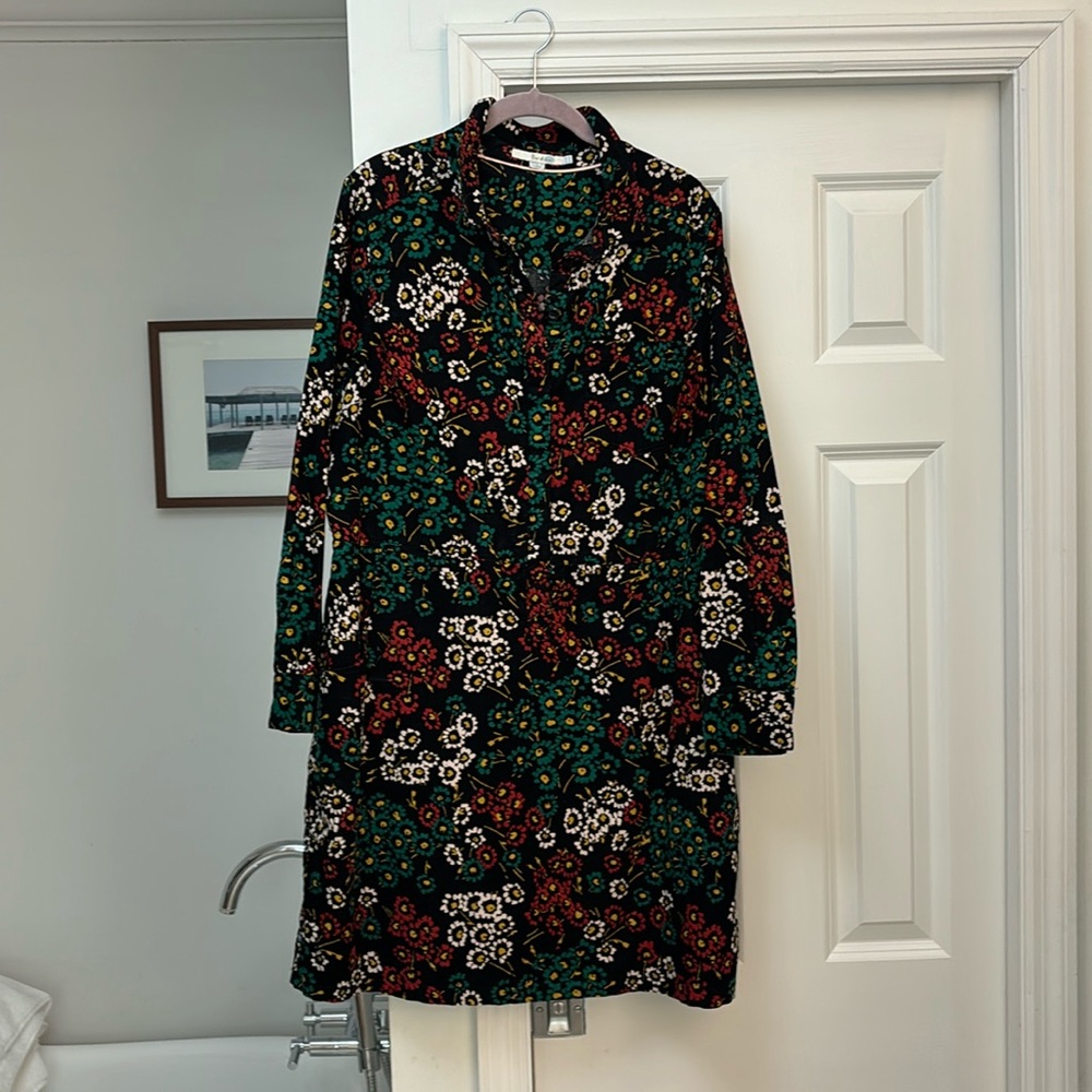 Boden corduroy knee length dress in a fabulous print.